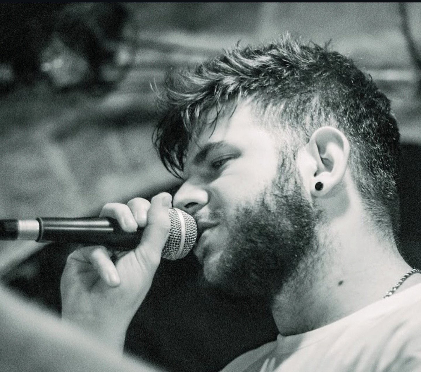 Live vocalist