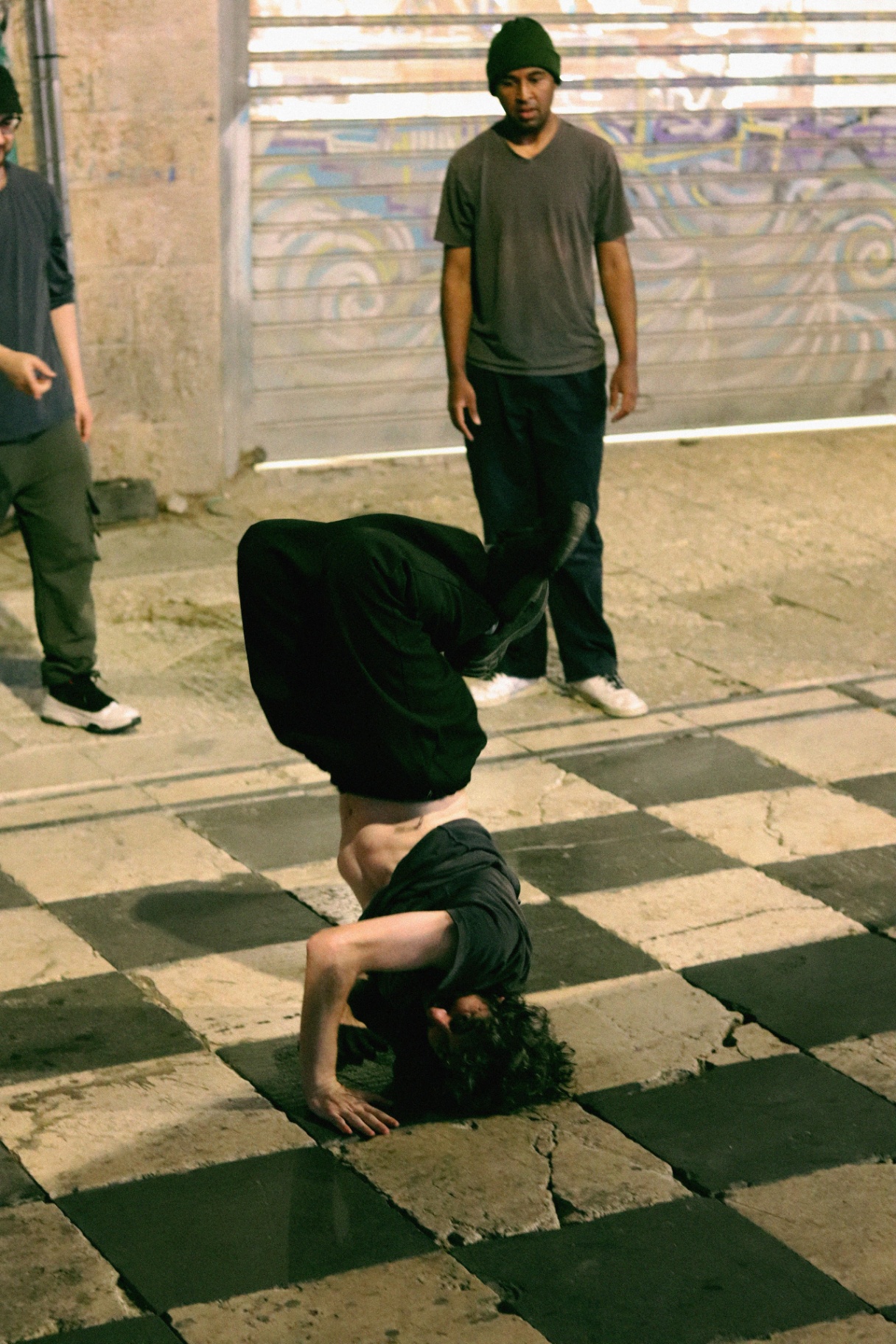 Breakdancer headstand